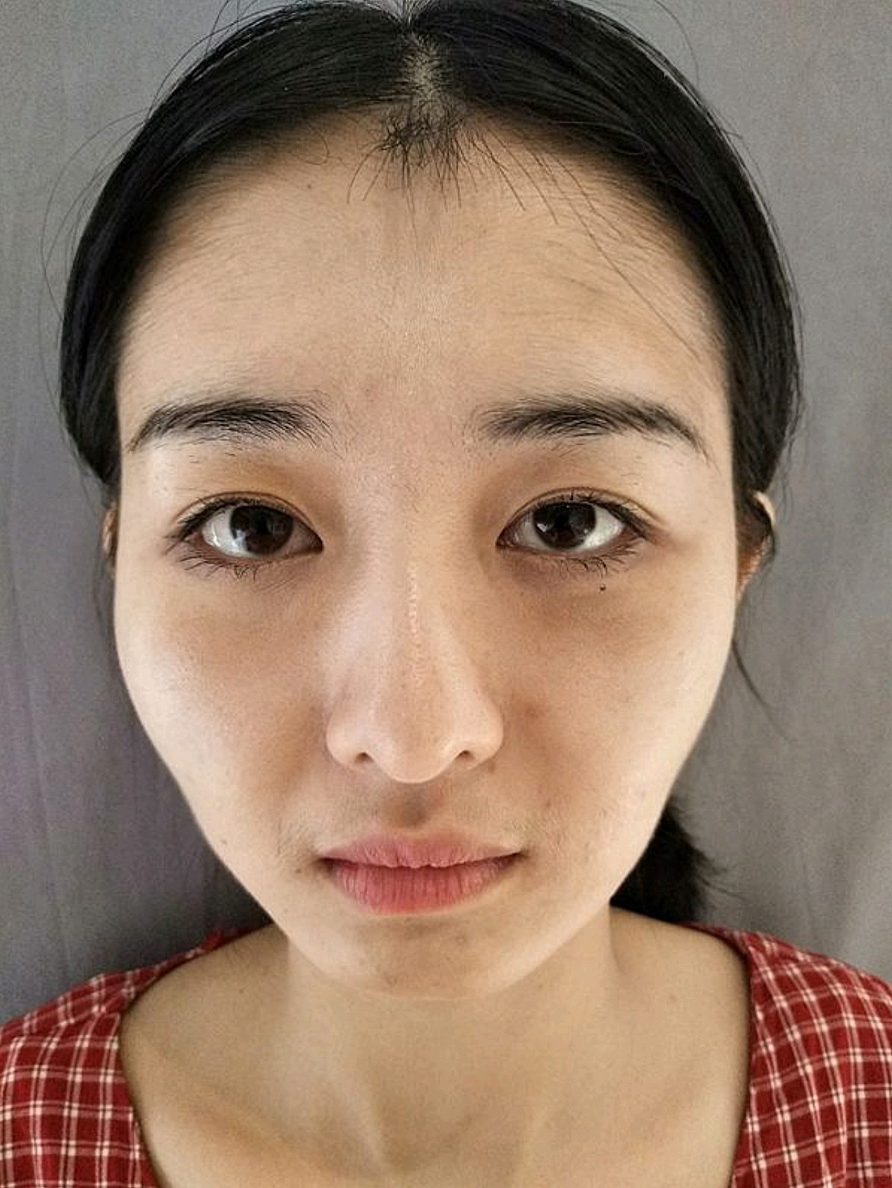 总觉得自己的脸干干巴巴的,还有些蜡黄,看别人的脸