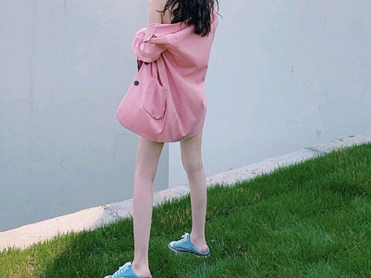 我现在大腿的表面很光滑,自从吸脂了之后(我是吸的大腿和手臂啦)感觉