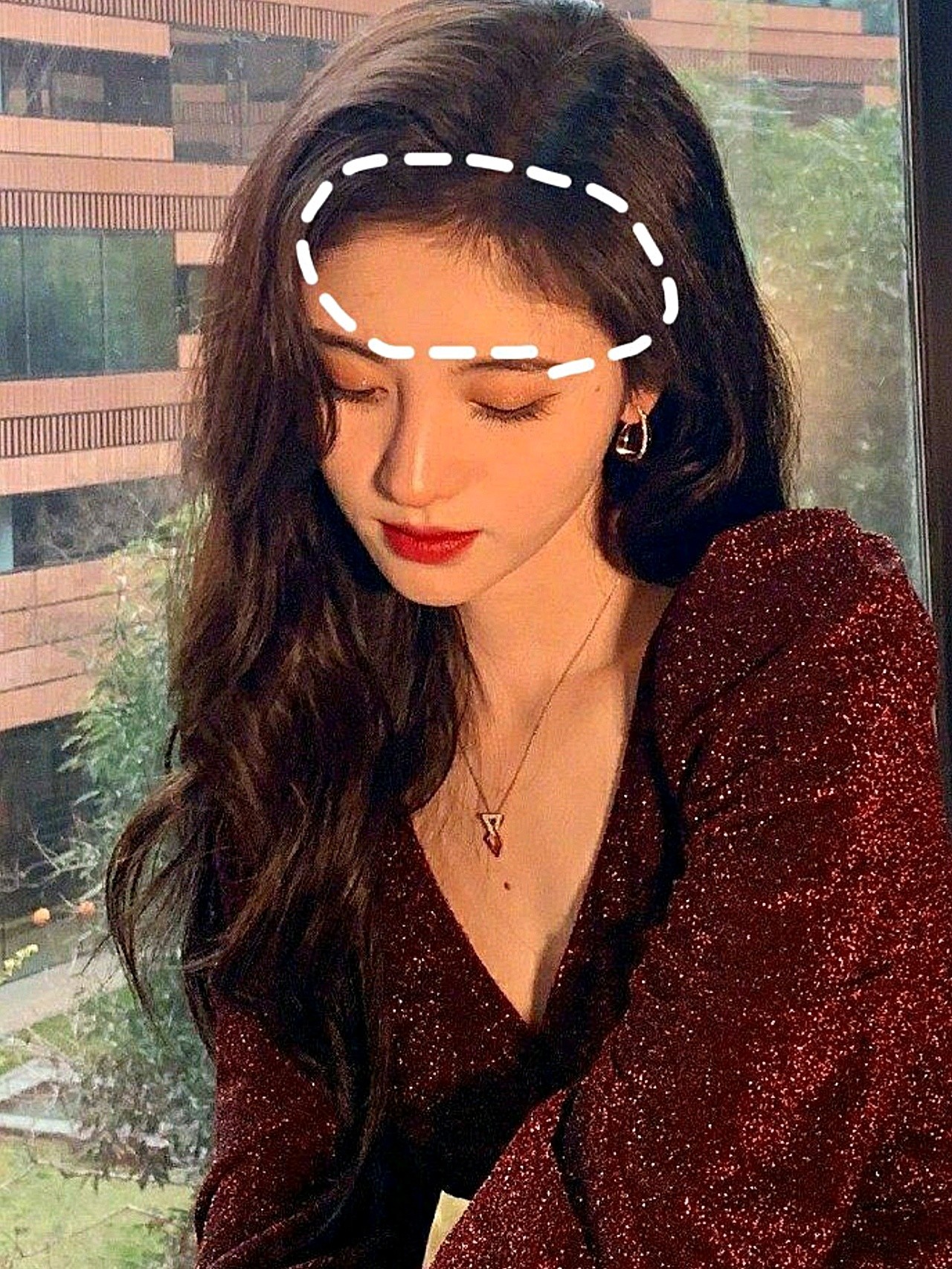 再好看的女明星,网红,也少不了被发际线困扰而明星的发际线一般都会