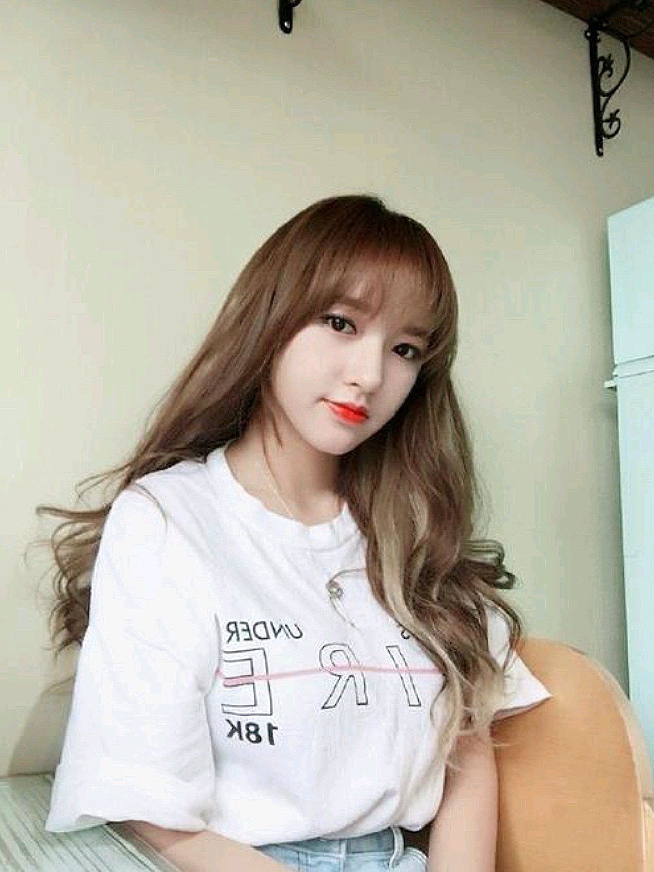 程潇的颜值可以堪称完美,被称为建模脸.