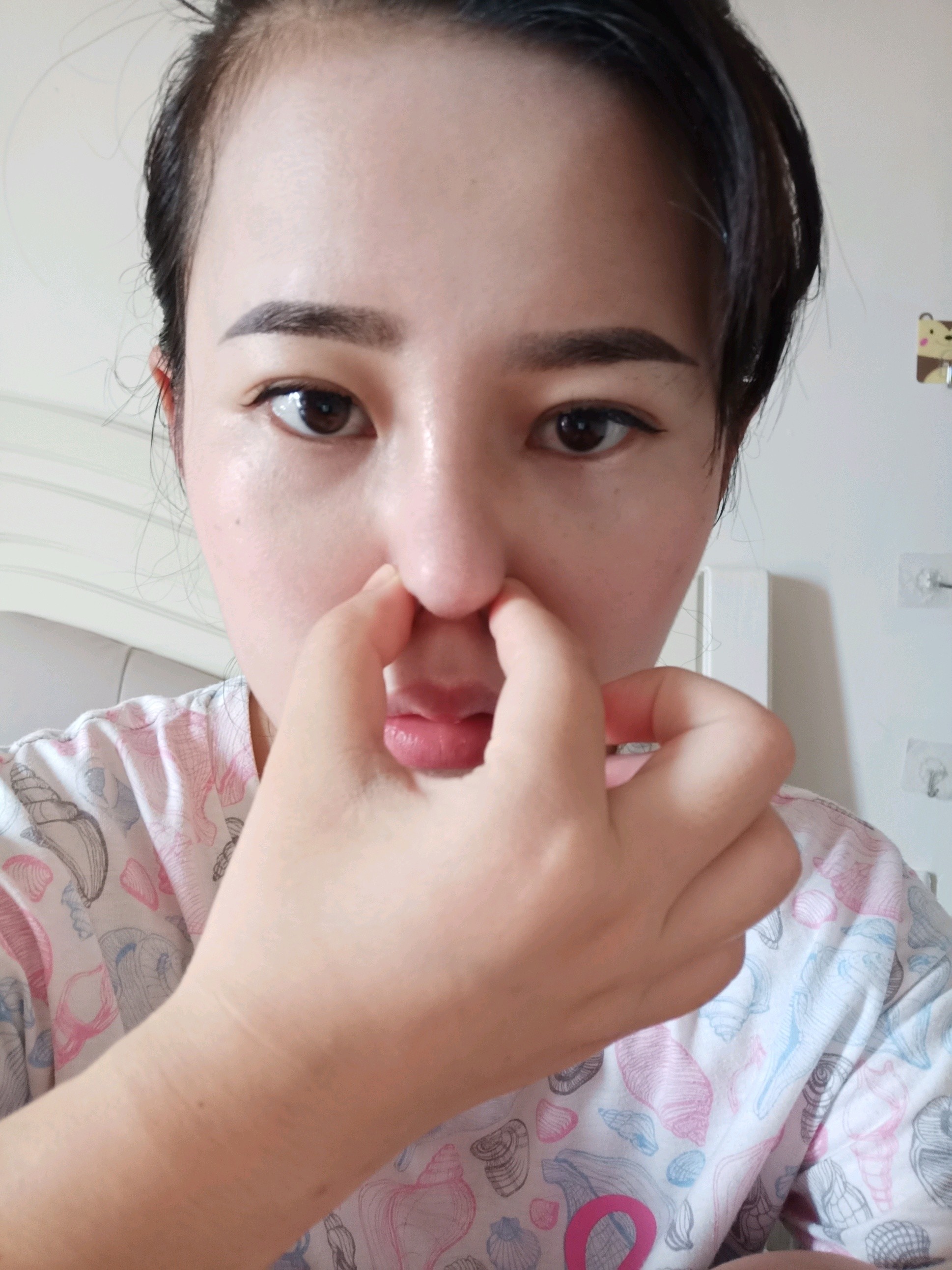 感觉鼻梁宽鼻头大