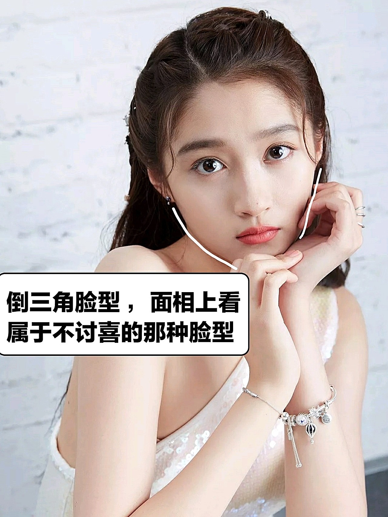 73说起关晓彤,我的印象就是高鼻小脸大长腿,五官精致_圈子-新氧美容