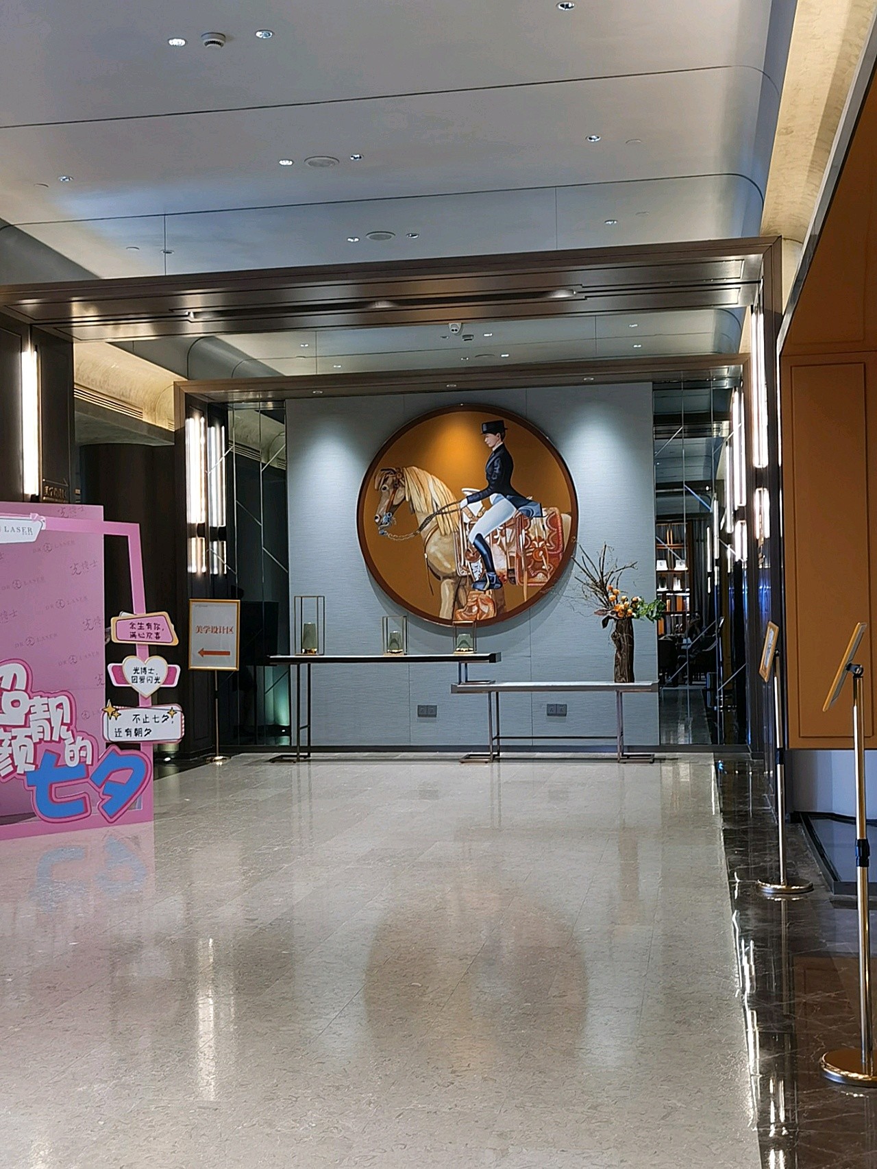 整层沿用爱马仕风格装修,导医前台都是美丽的小姐姐,专业又温柔,得知