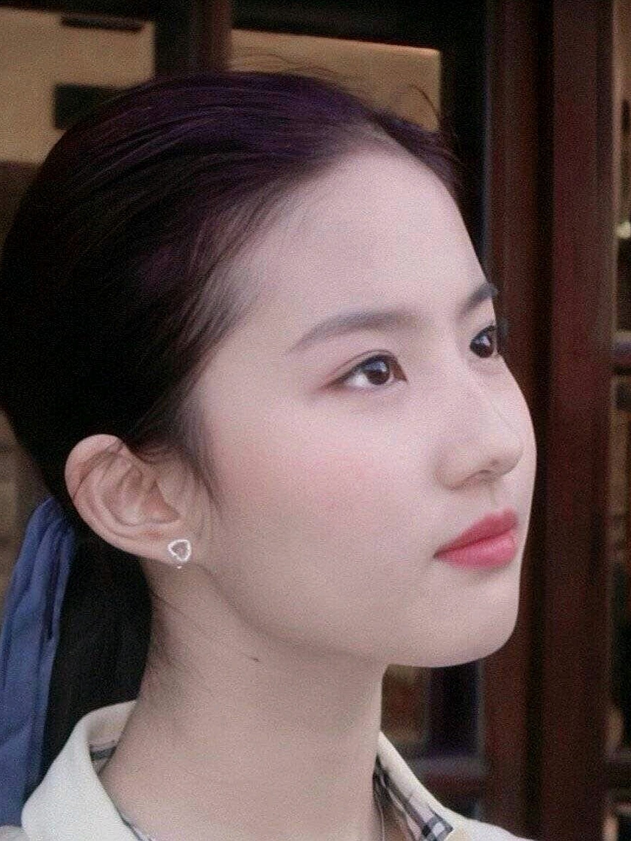 下子就想起来了仙女刘亦菲,当年她的小龙女造型真的是初恋的仙女样子