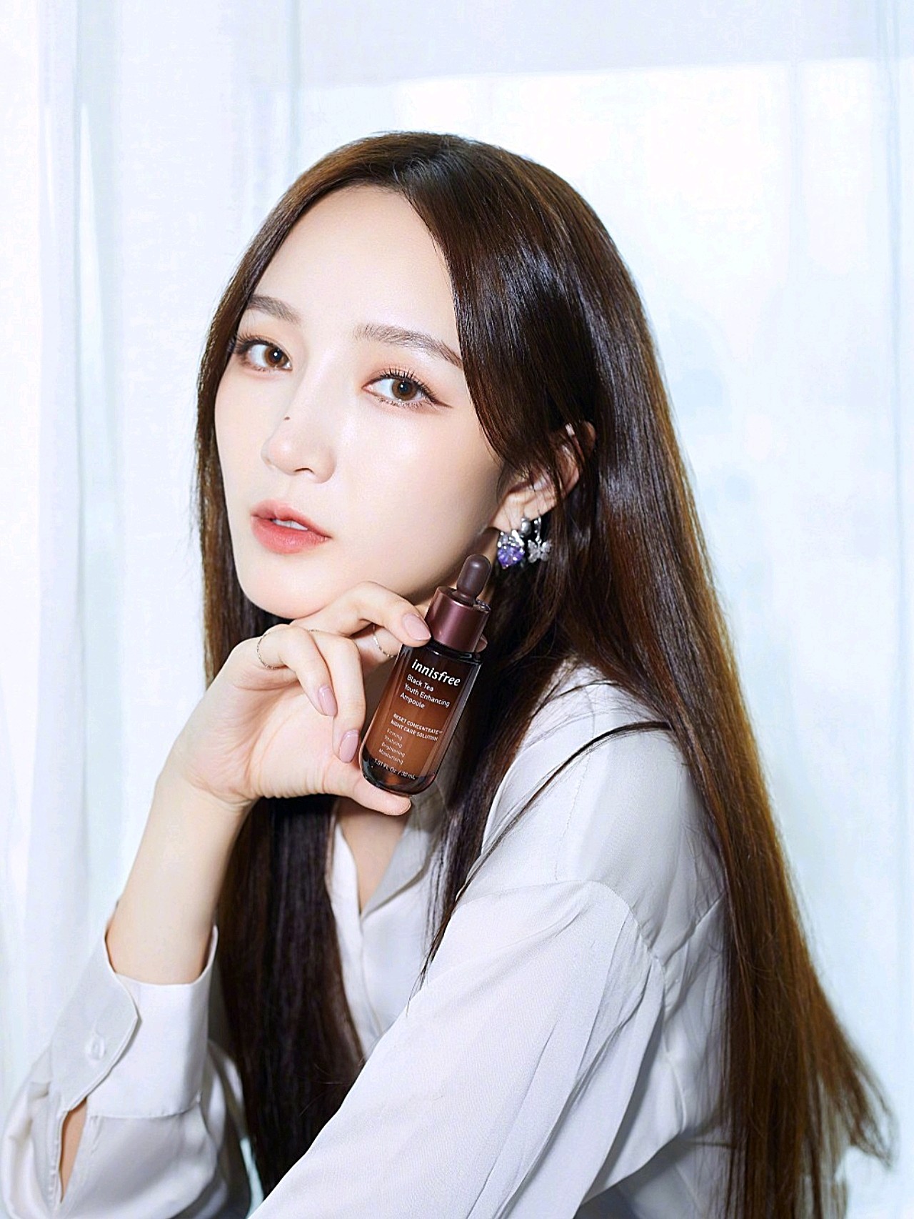 微笑打卡养成苹果肌孟佳鼻头的痣太有辨识度了