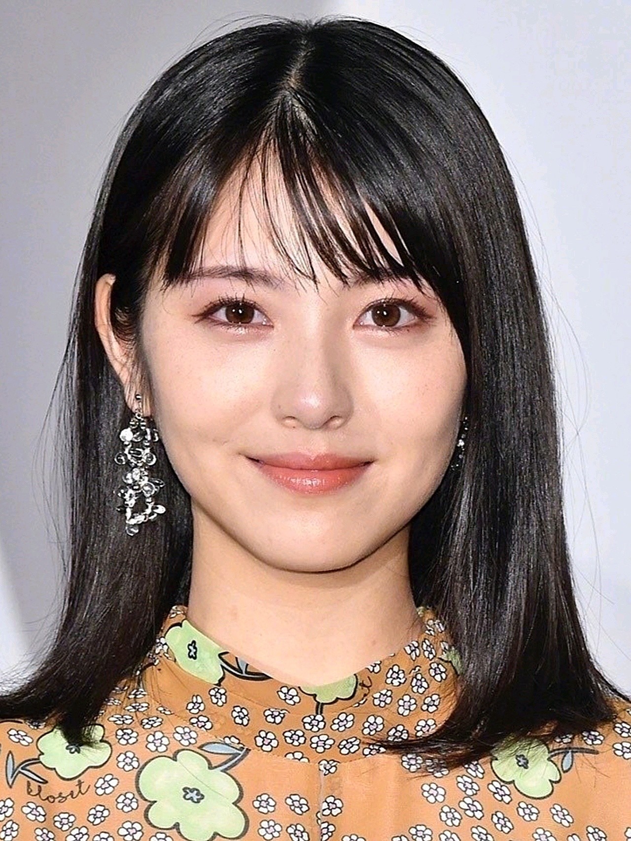 日本新生代女演员滨边美波,被网友评为日本00后女演