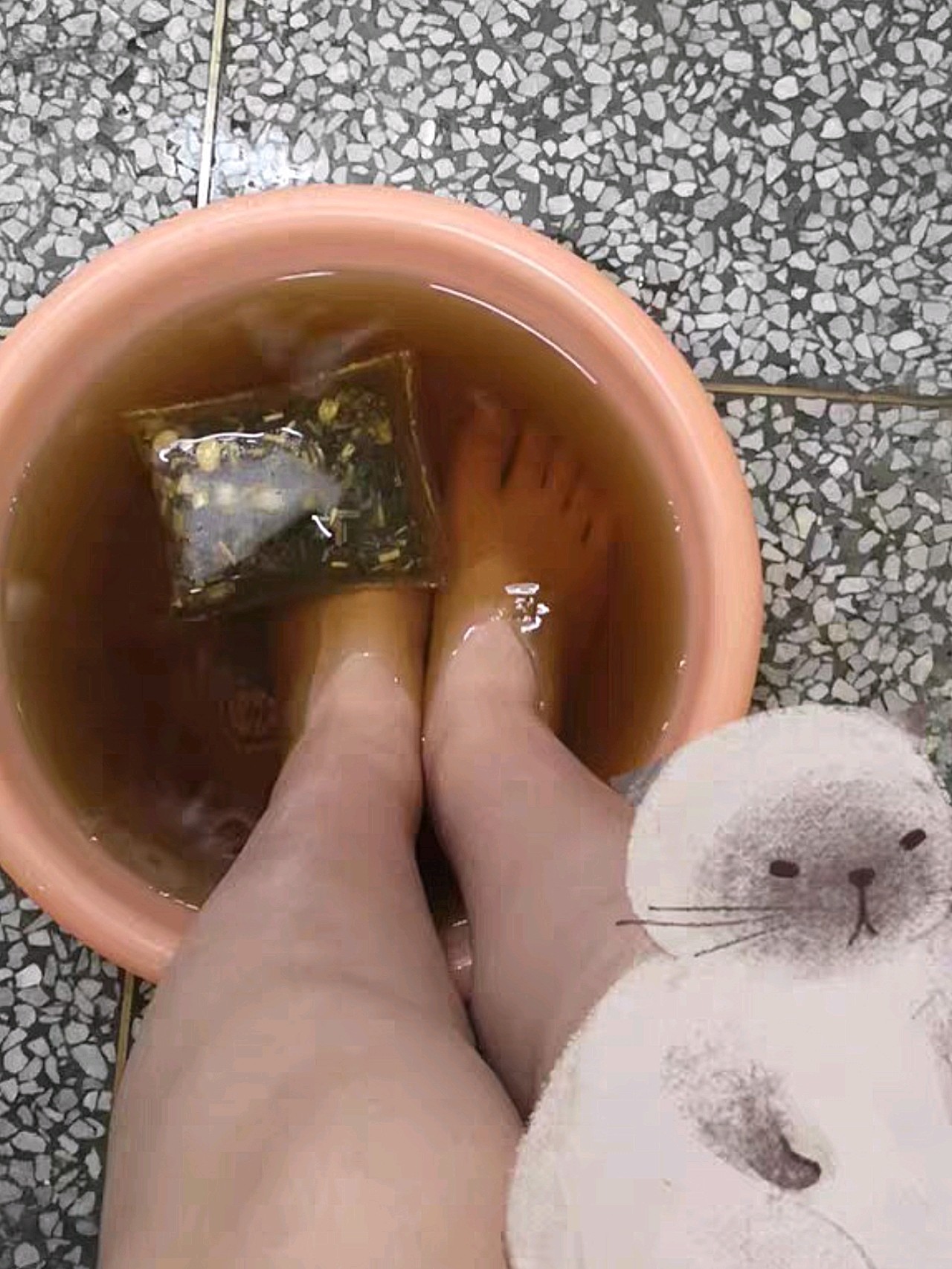 脚气真是太痛苦了,痒的钻心的难受烂皮,脚还臭