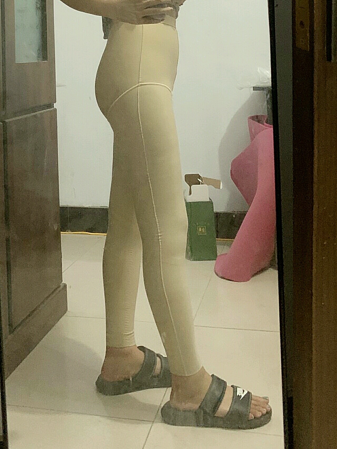 因为小时候走路内八字,把腿走成了o型腿,一直想矫正腿型,但是一直没有