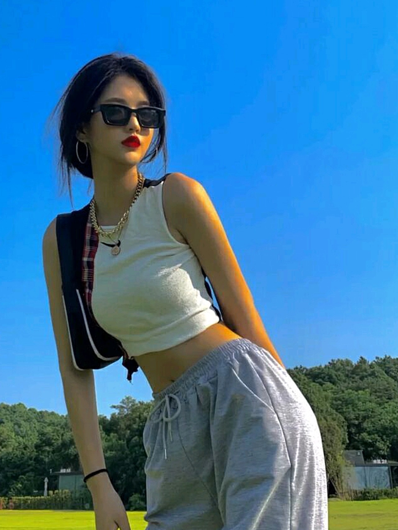 拍了一组自己感觉贼好看的照片不知道有没有人能看出我这眼睛做了多久