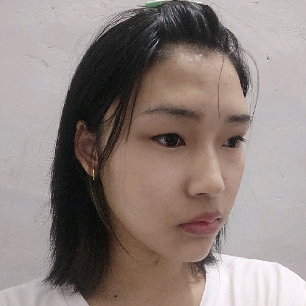 我的眼睛看起来是那种狭长的,·一点也不可爱,不甜美_圈子-新氧美容