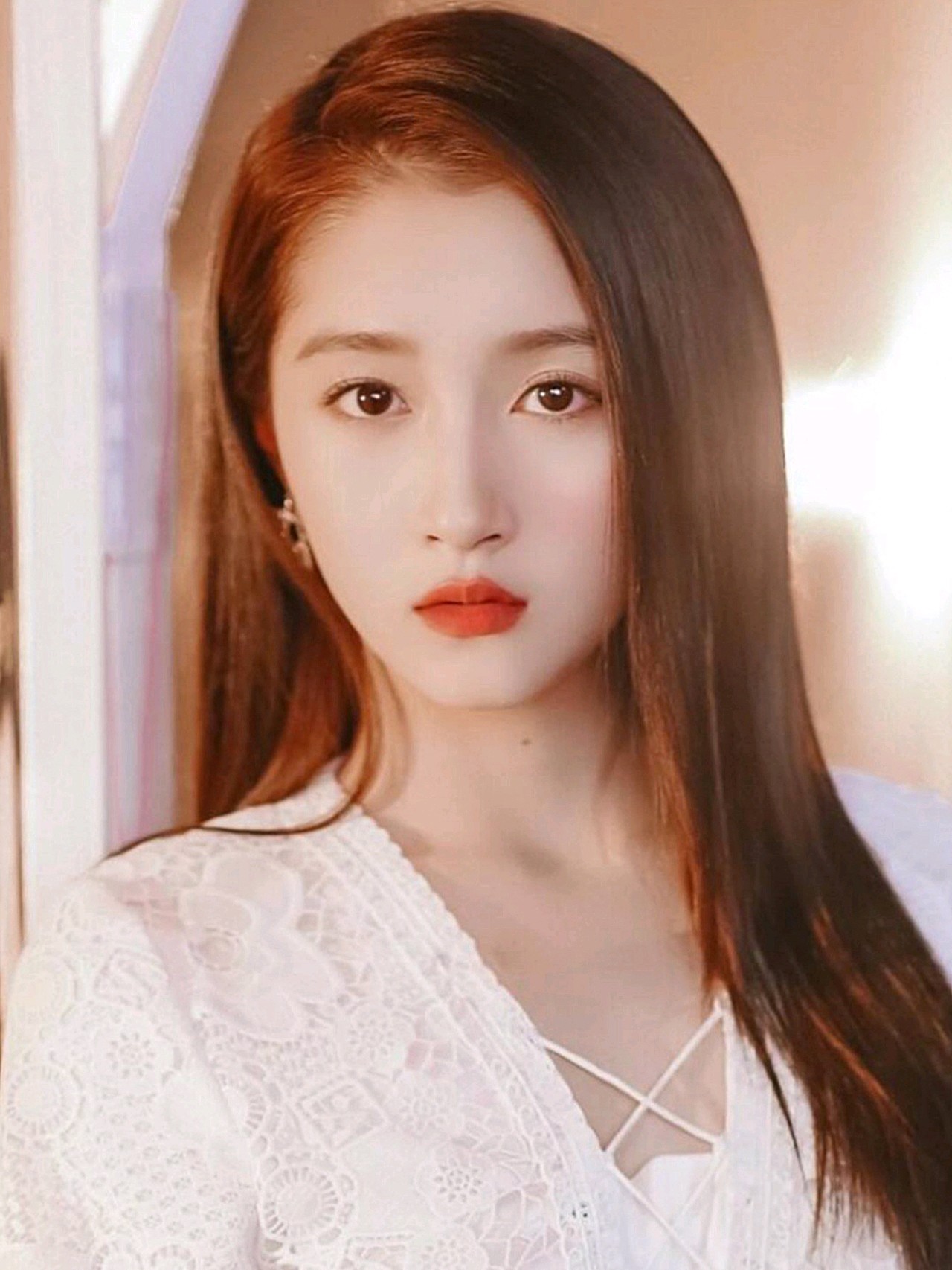 关晓彤的长相非常清秀,整体给人的感觉也比较甜甜的,_圈子-新氧美容