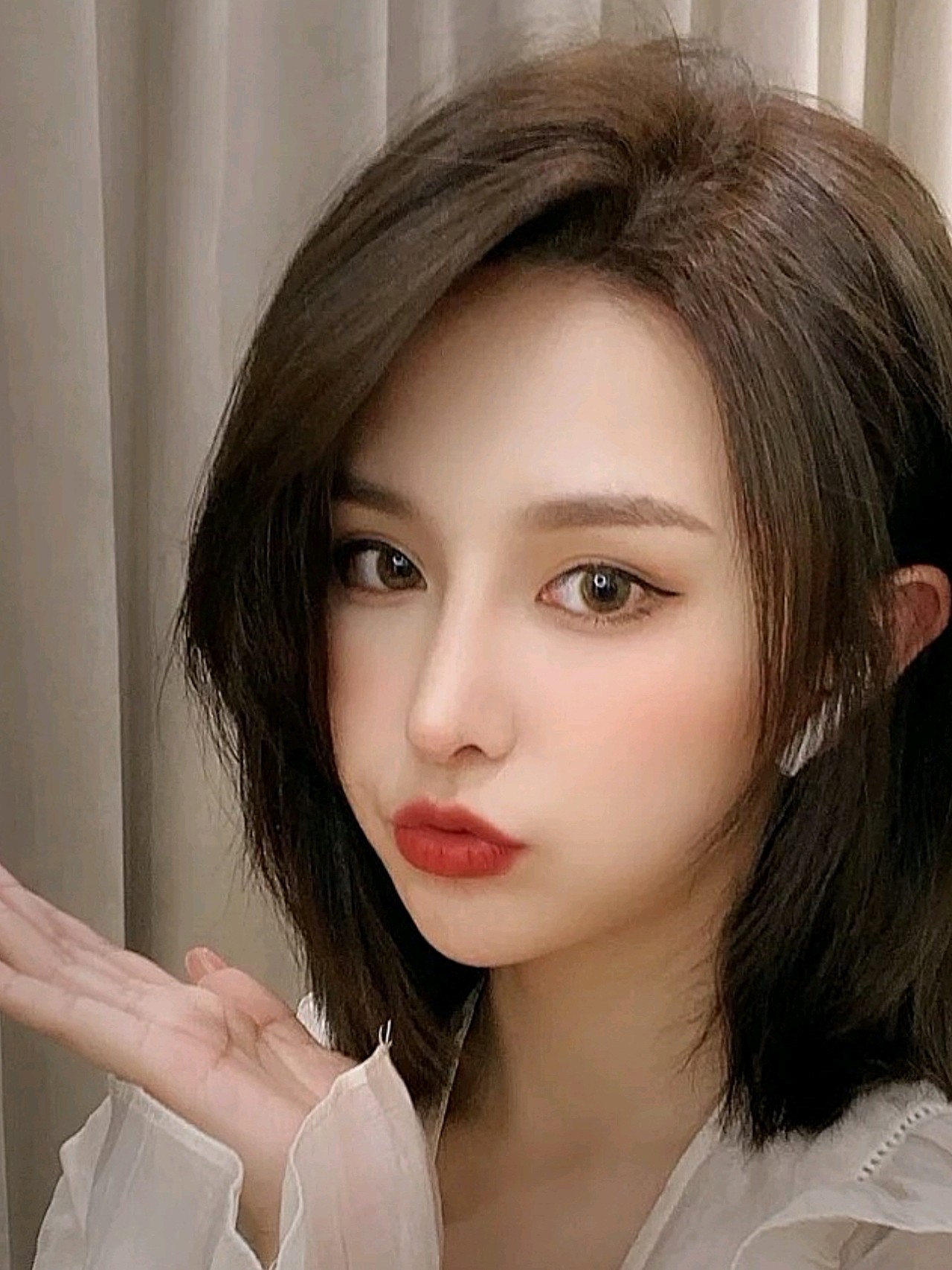 双眼皮割完后清新自然,又变美了呢,心情也跟着好了起_圈子-新氧美容