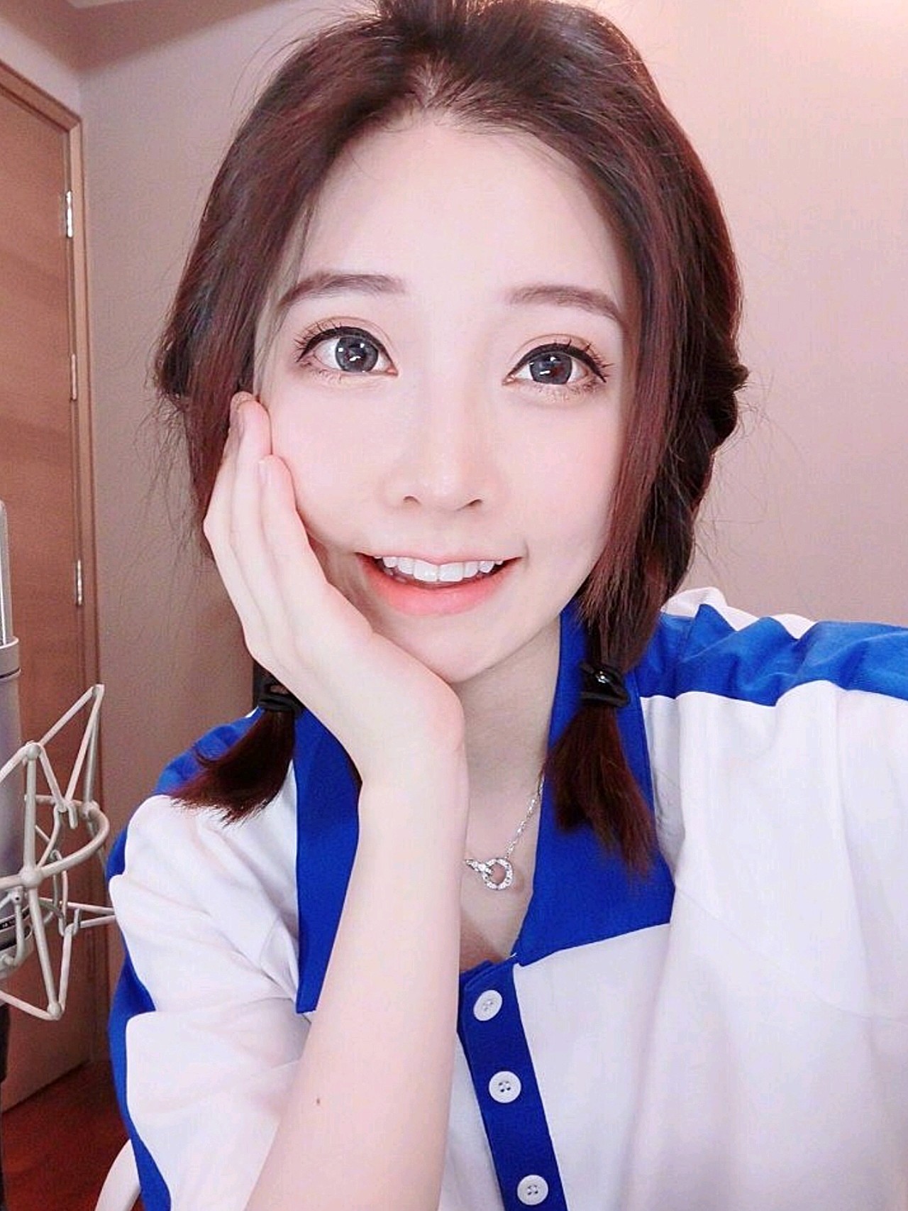 昨天写了菲菲公主的整容史,很多姐妹有被笑到