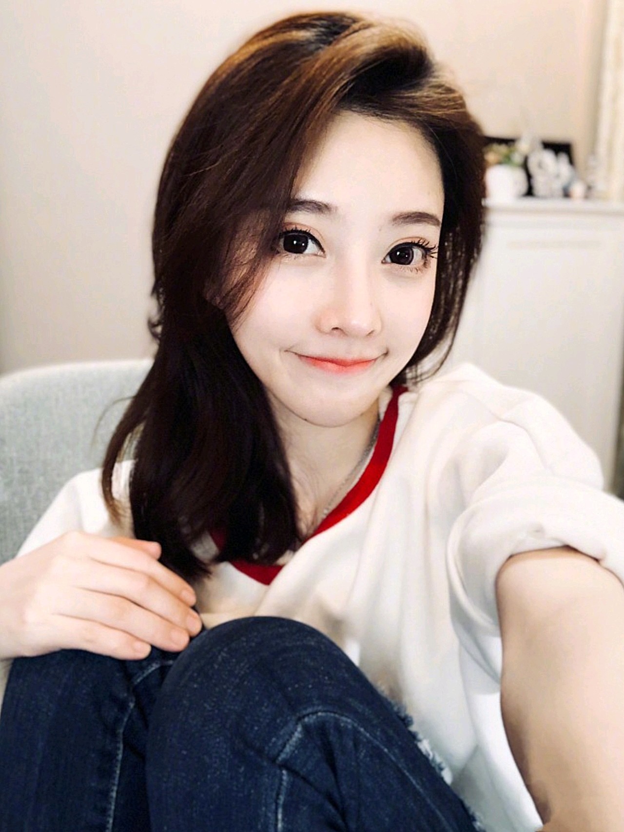 昨天写了菲菲公主的整容史,很多姐妹有被笑到