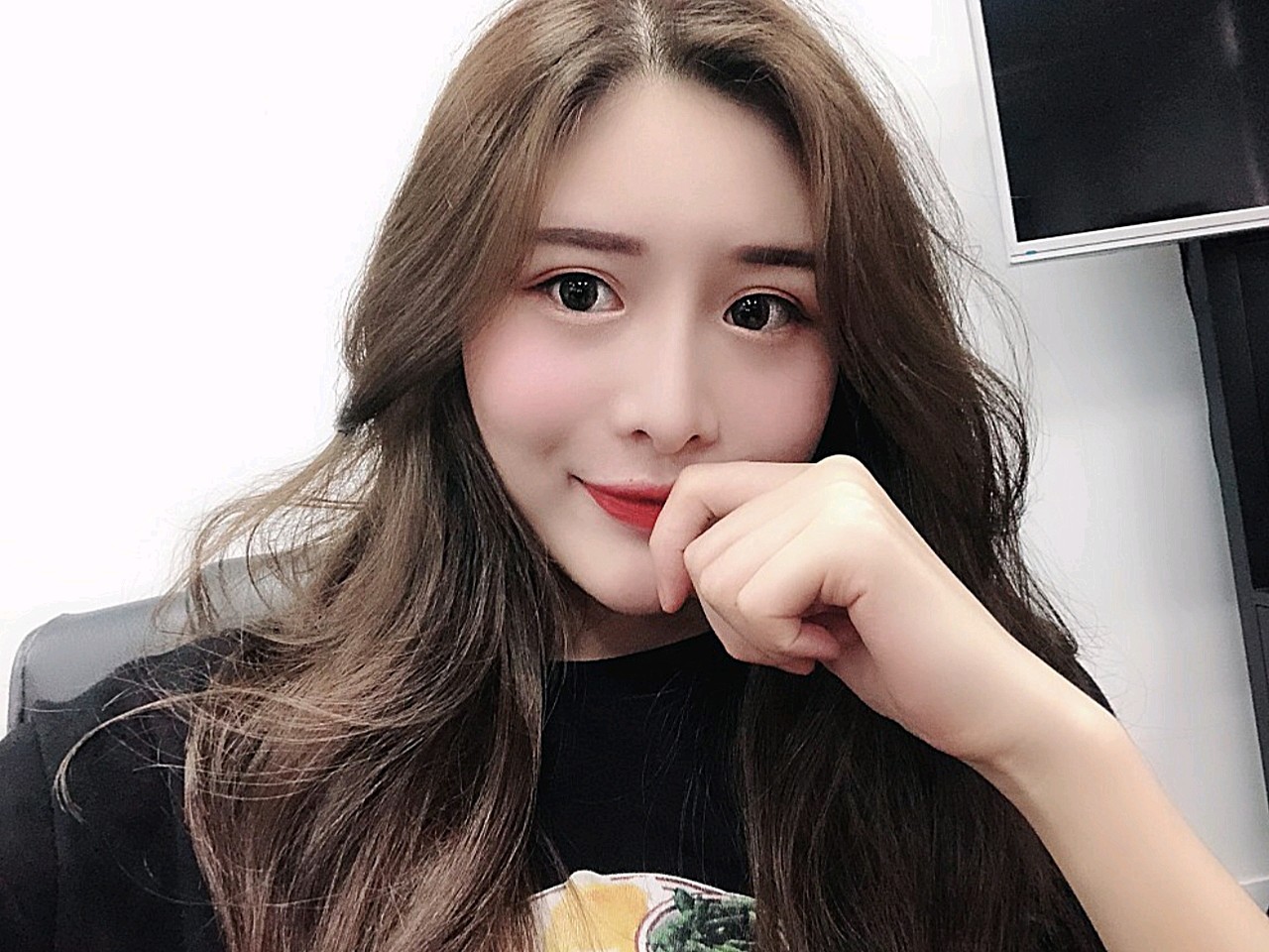 魔镜魔镜谁最美啊!当然是你啊,你最美,嘻嘻~~每天_圈子-新氧美容整形