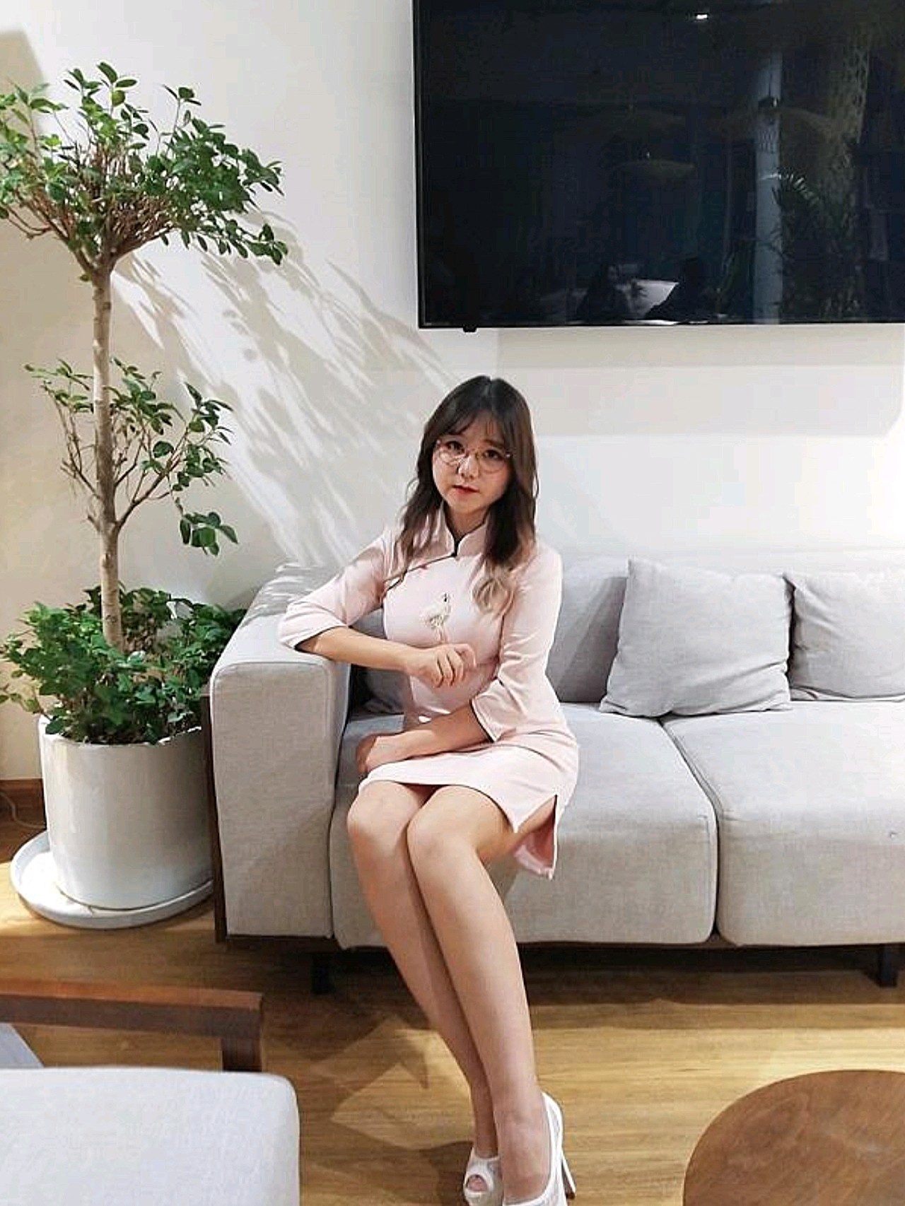 王硕晗主任给我做完吸脂以后,腰腹瘦了不少,双腿看