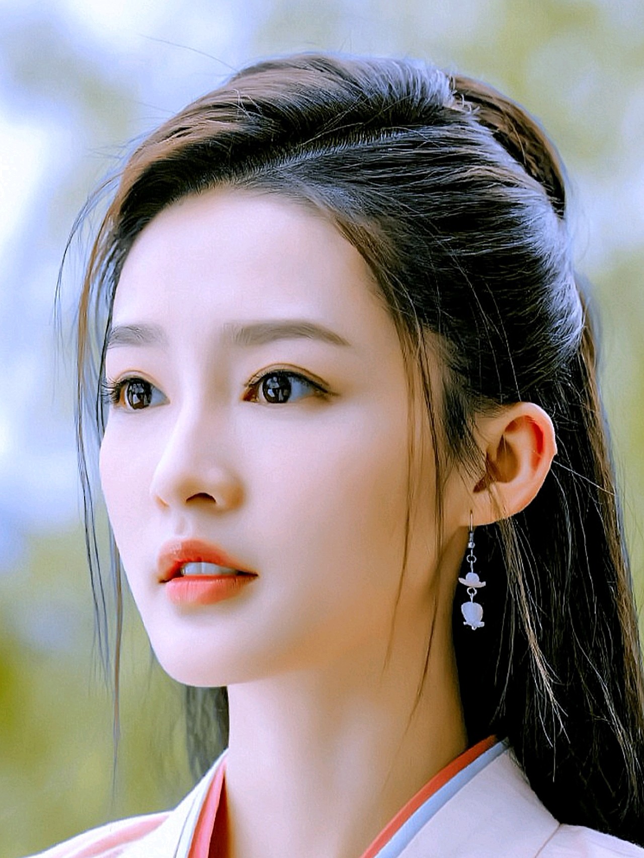 天然古典美女—李沁来啦～让我们来看看她的脸部特征