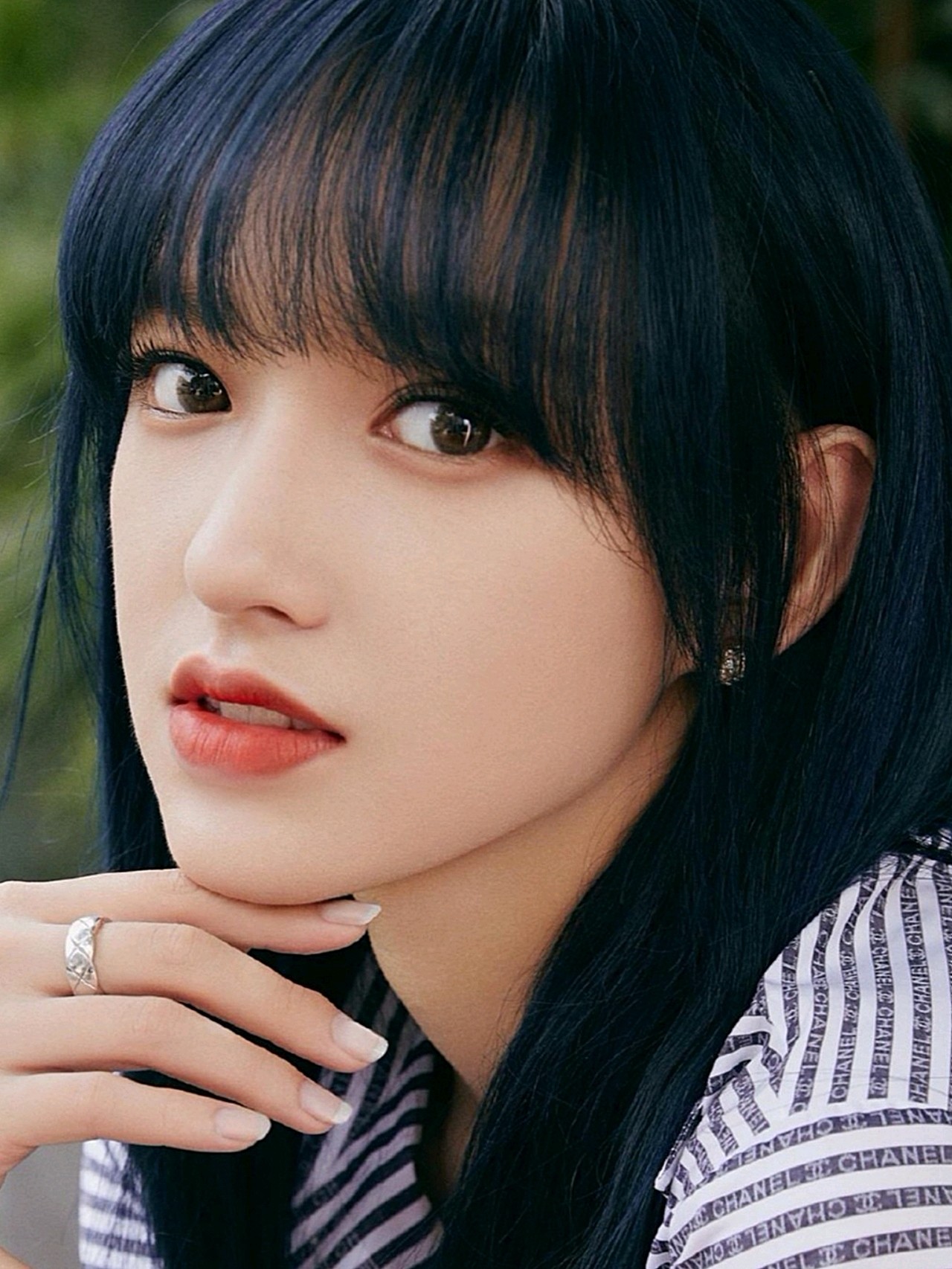 精致洋娃娃 程潇的面部线条感清晰干净,面中部饱满,从正脸来看