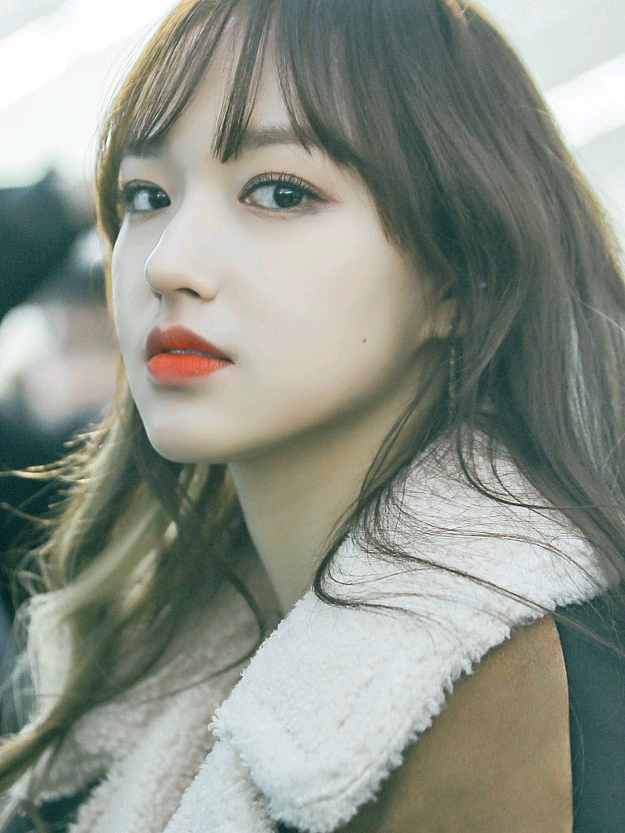 精致洋娃娃 程潇的面部线条感清晰干净,面中部饱满,从正脸来看