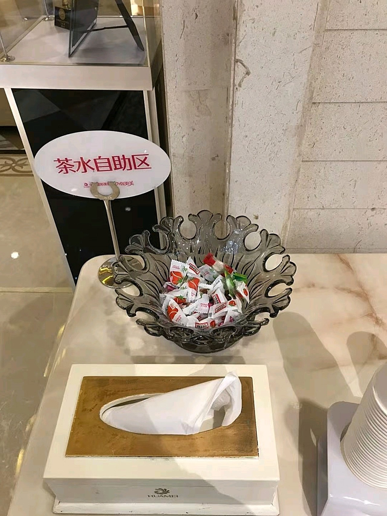 有茶水自助,到医院就有人带去面诊了,还挺热情的,虽_圈子-新氧美容