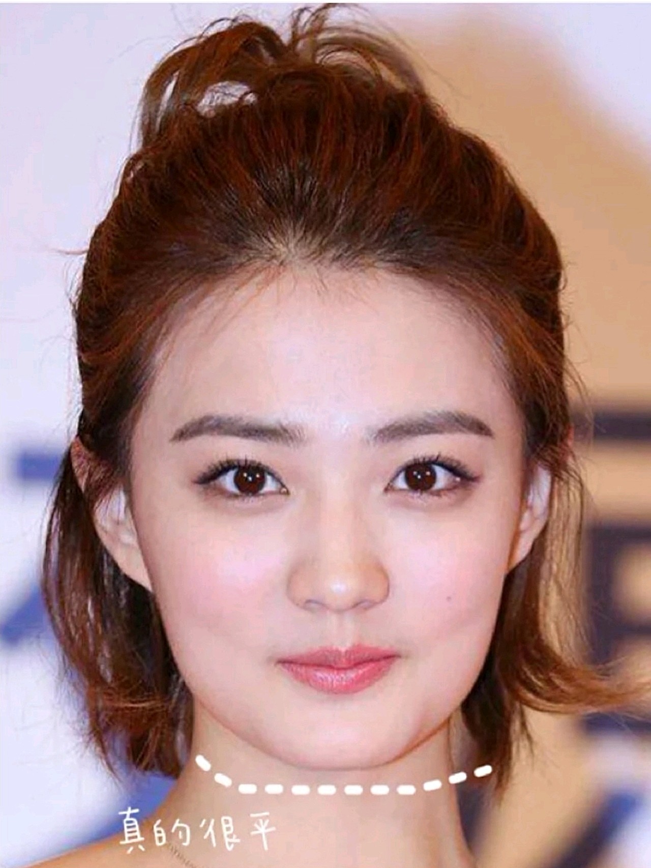 没想到赵丽颖的下颌竟然和李宇春一样宽