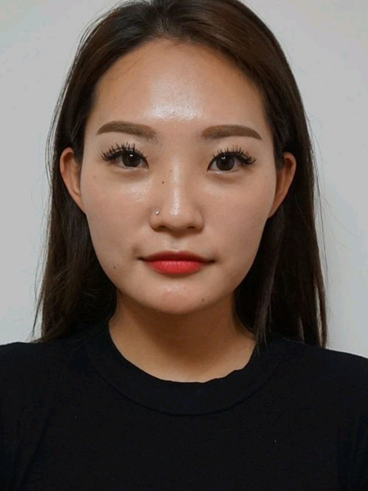 拥有一张少女脸,上镜感也是满满的,面填后脸上的轮