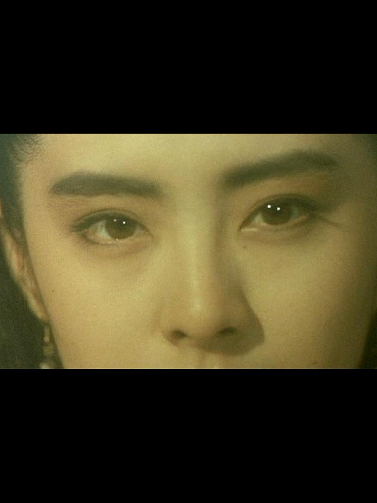 王祖贤的眉眼不仅非常有辨识度,还总给人一种淡淡的忧_圈子-新氧美容