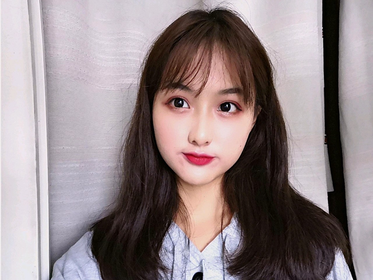 自从填充之后就爱上拍照呢,充盈的苹果肌显得整张脸很饱满,存活率很高