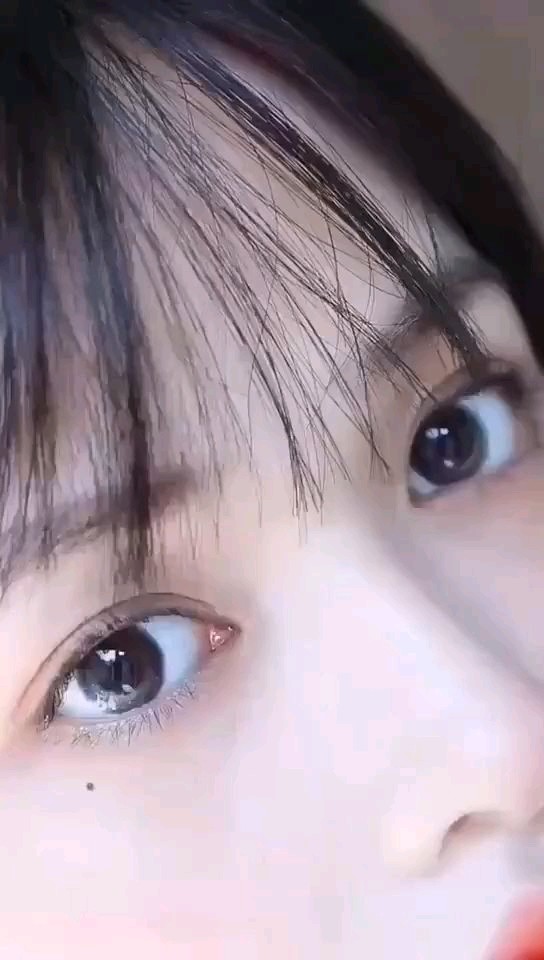 都说10个美女9个双眼皮