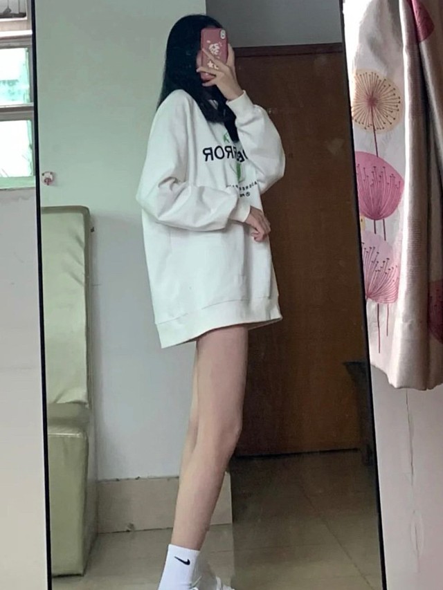 知道别人会不会这样,反正我只要看到自己的腿细细瘦瘦的就会非常开心