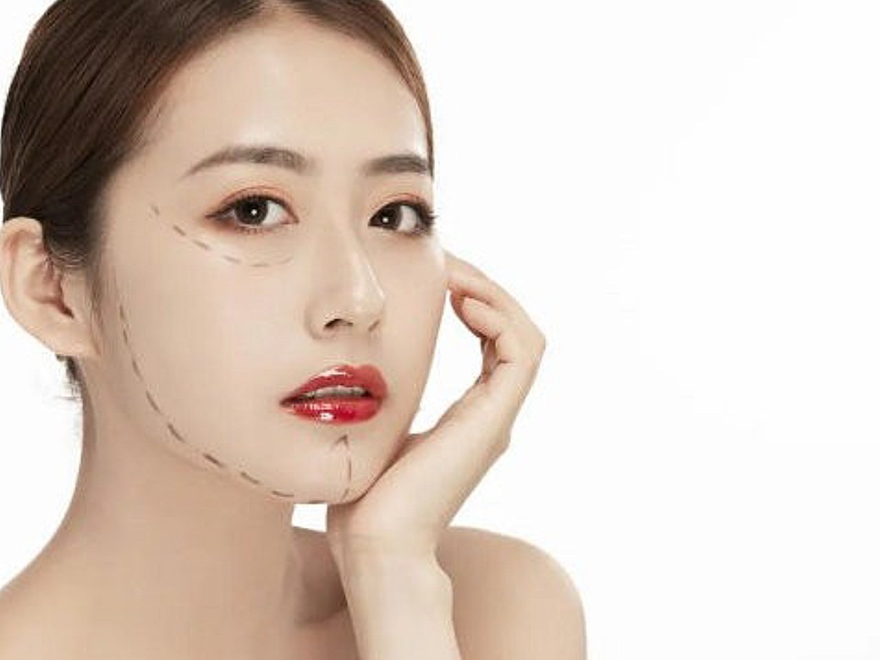 就算五官再精 致也抵不过初老的毒打,正所谓" 一张垮脸"毁了所 有.