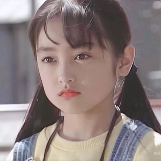这位女星叫作:安达佑实.