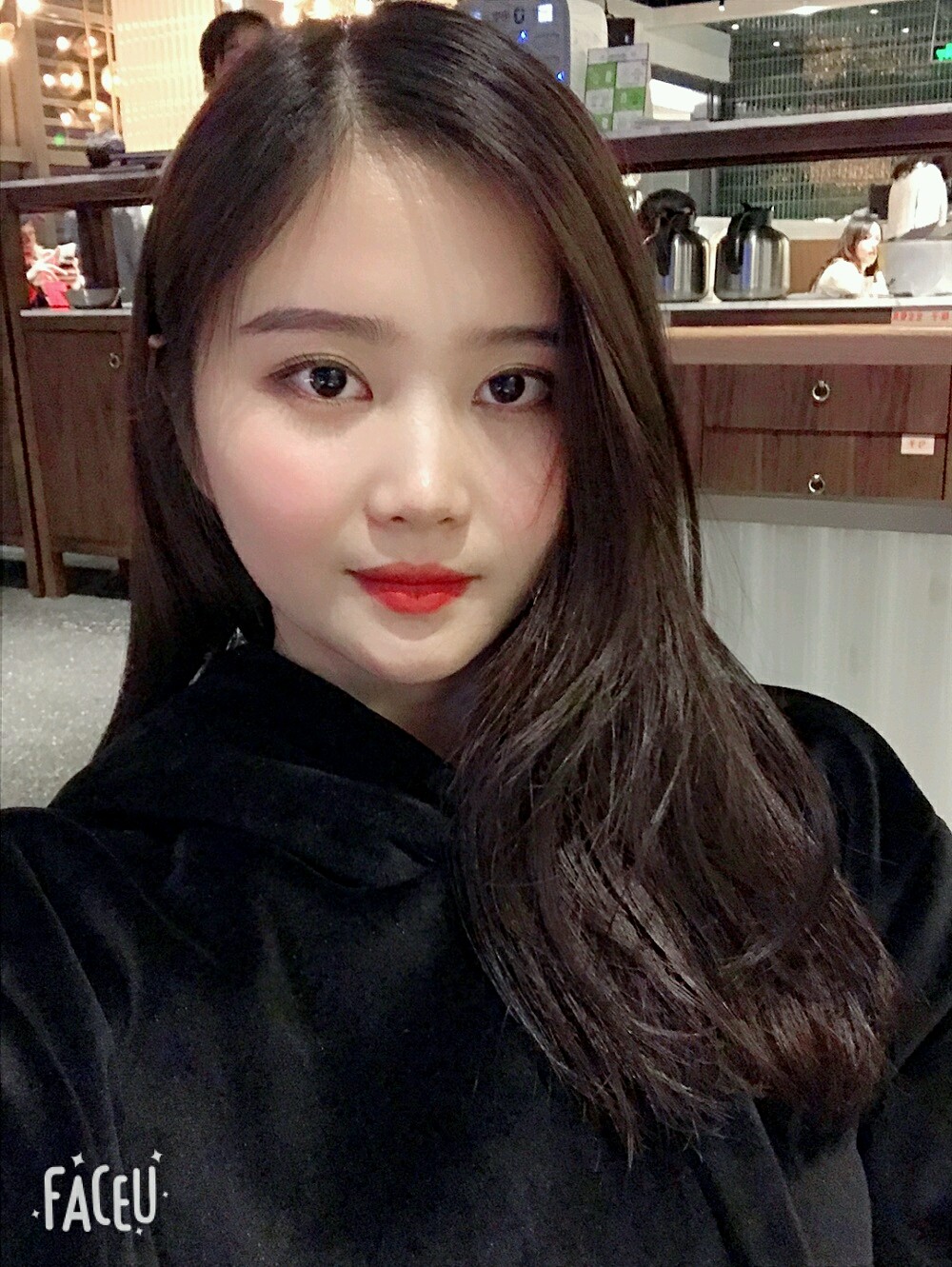 脸型圆润饱满甜美可爱满满的少女感