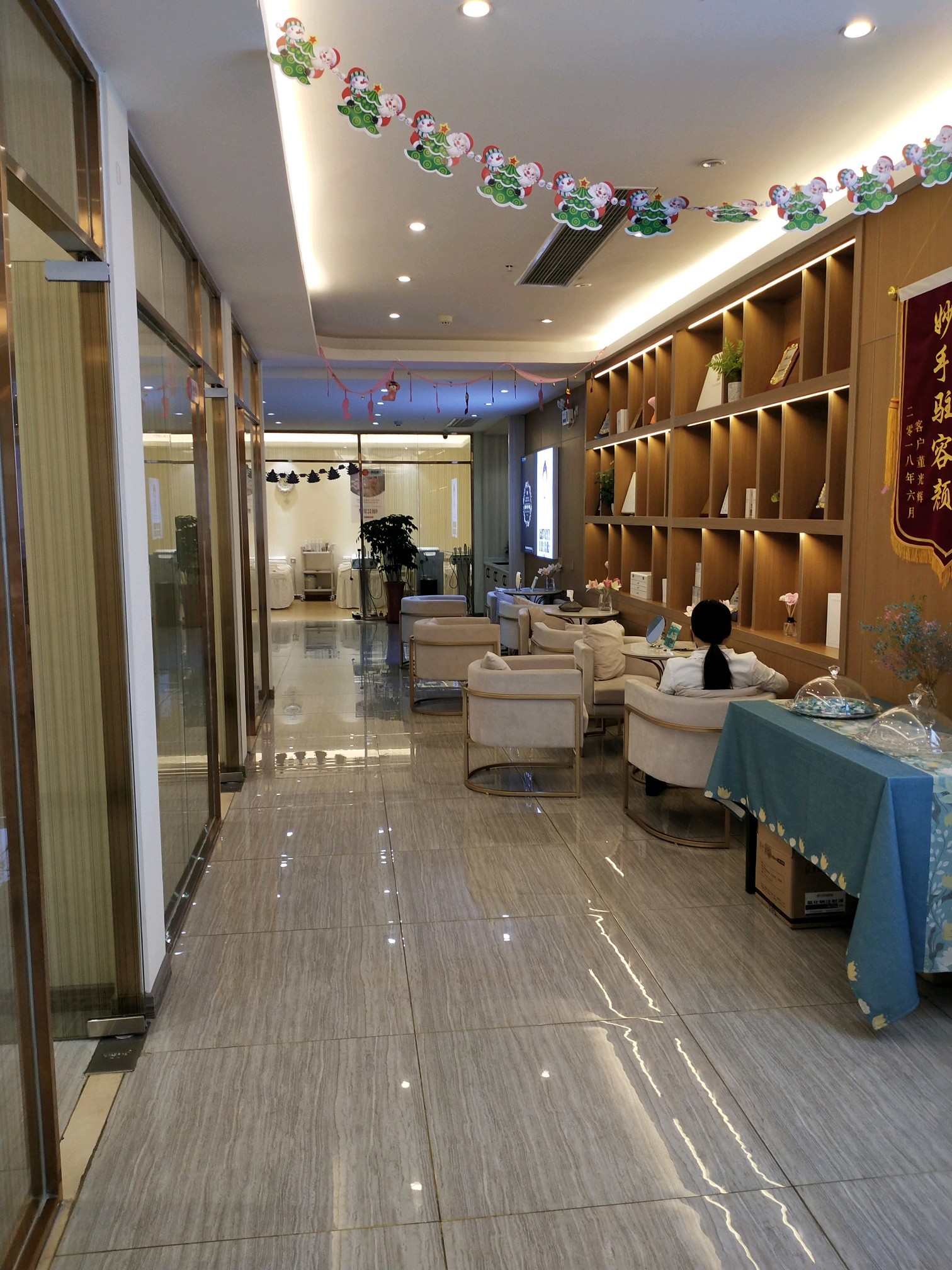 位置:痘院长位于官邸大厦一楼,门口就是双涵路口公交_圈子-新氧美容