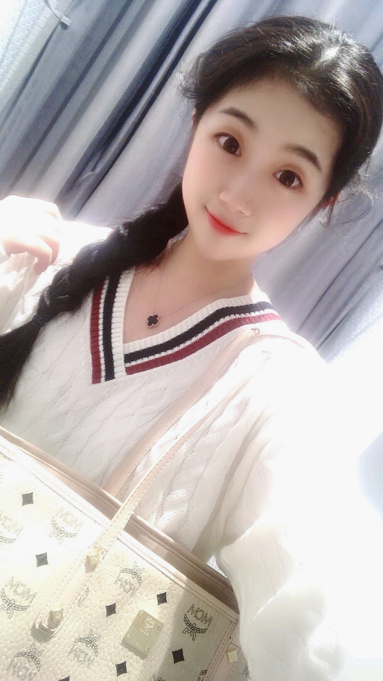 玻尿酸在注射后24小时内为了让形状固定,要避免接触