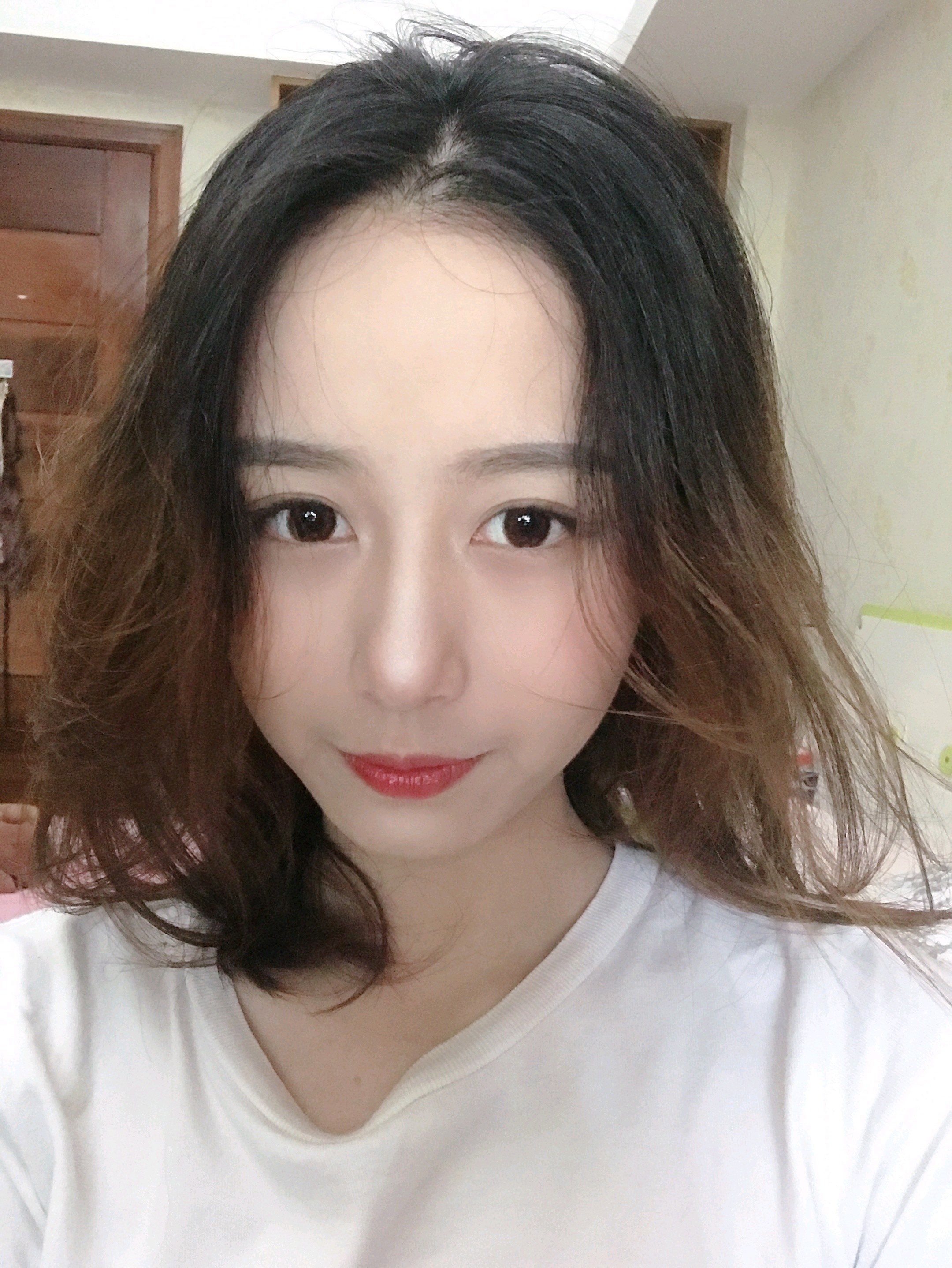 每天最想做的事情就是自拍,照镜子97……哈哈哈,虽然_圈子-新氧美容