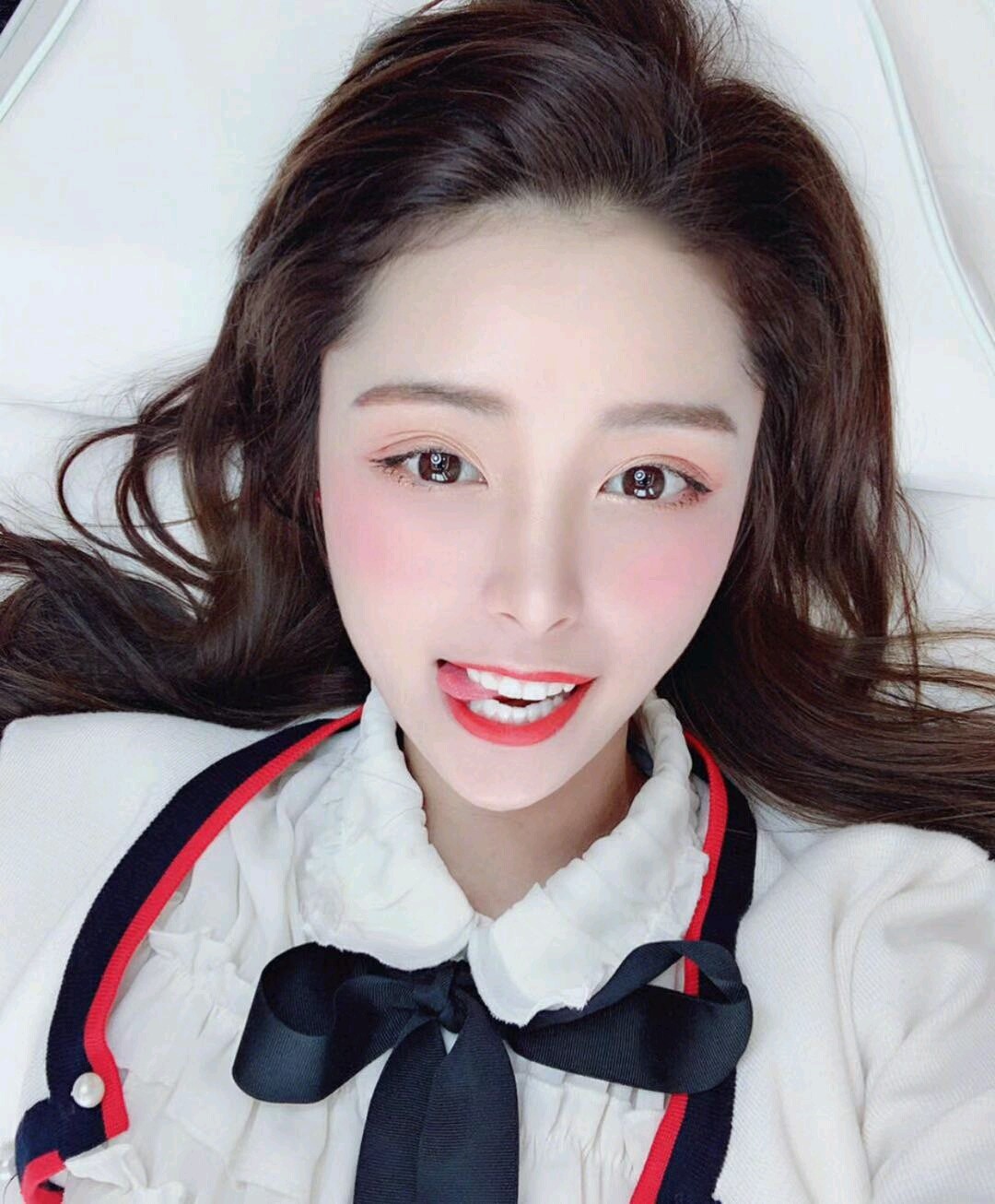 因为自己生活习惯的问题,很喜欢喝碳酸饮料还有咖啡,牙齿慢慢变黄了