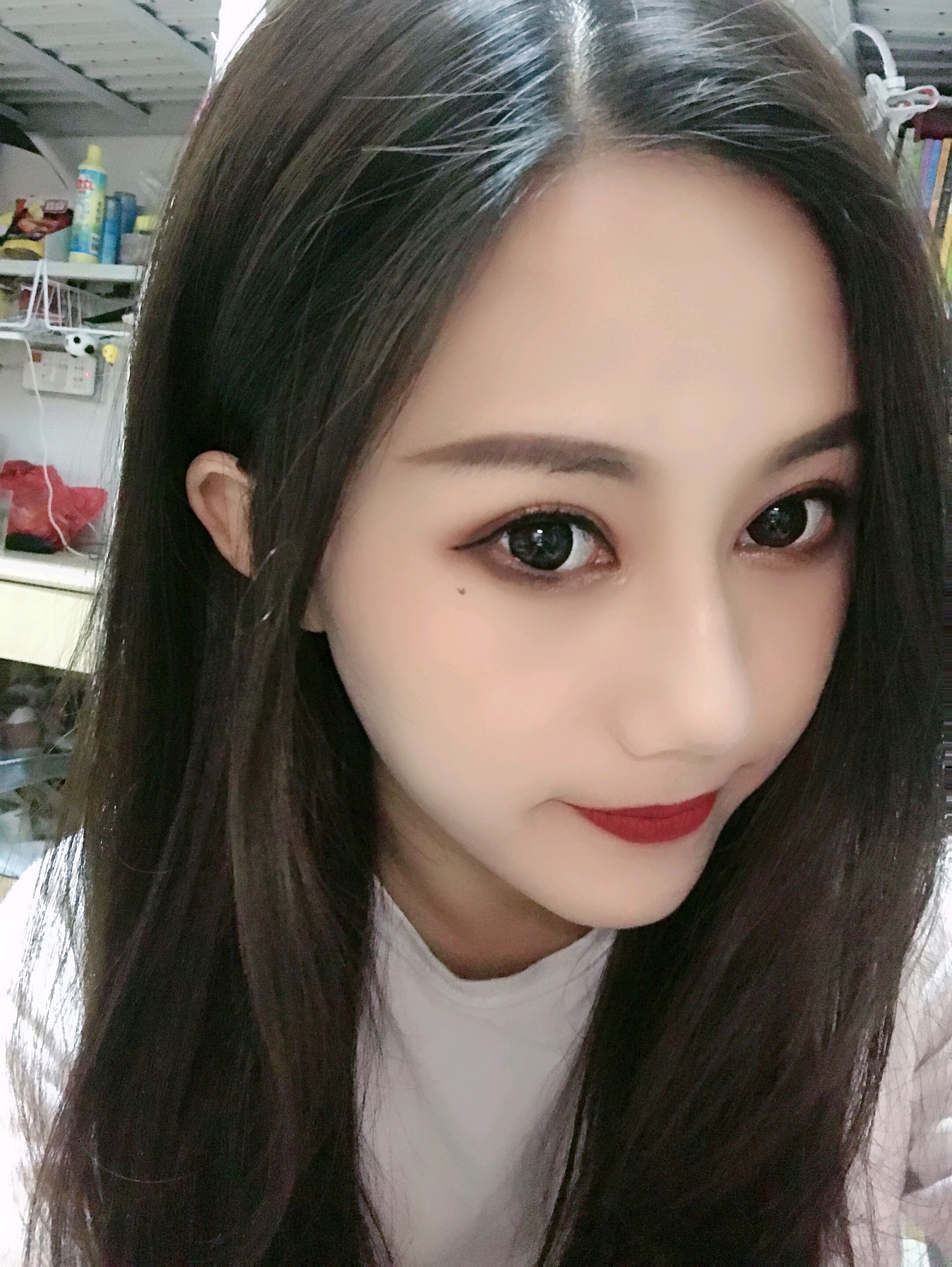 我是那种天生就有双眼皮但是又不好看的那种.