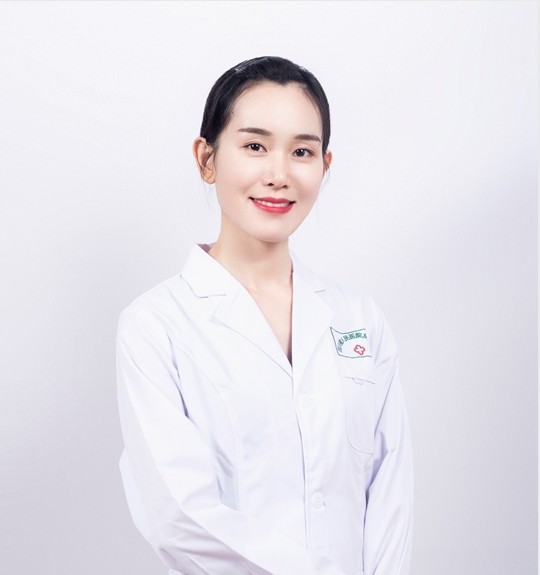 连续冰敷了三天总算消肿了许多,这两天我是早中晚都