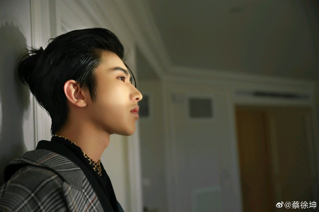 木村拓哉 他们俩的眉眼都是很优秀的,给他们带来了秀气精致感.