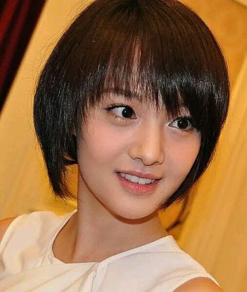 郑爽鼻头怎么那么红?是假体要穿出来了吗?