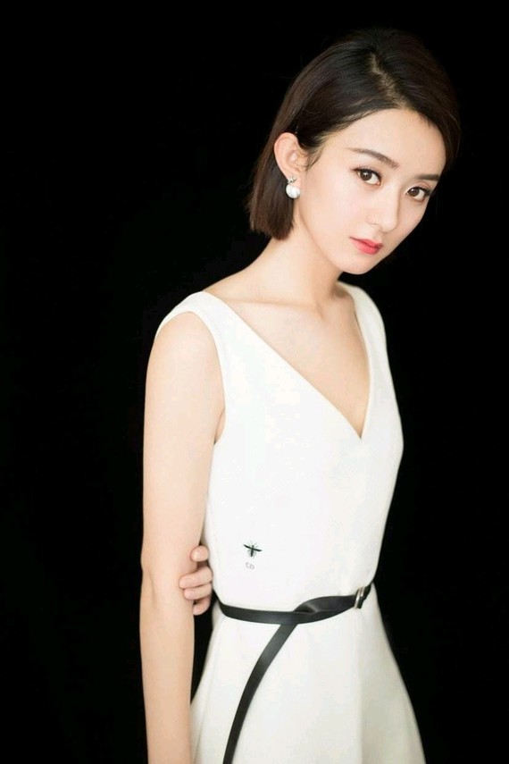 侧面看,建议鼻子 下巴一起做,下巴有丢丢短,但还不至于后缩