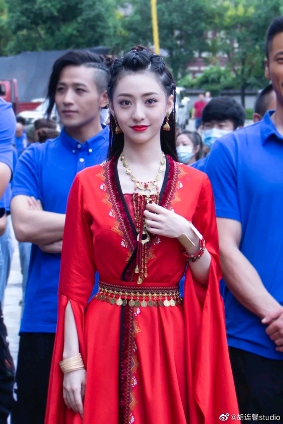 发现一个小花跟郑爽好像叫胡连馨