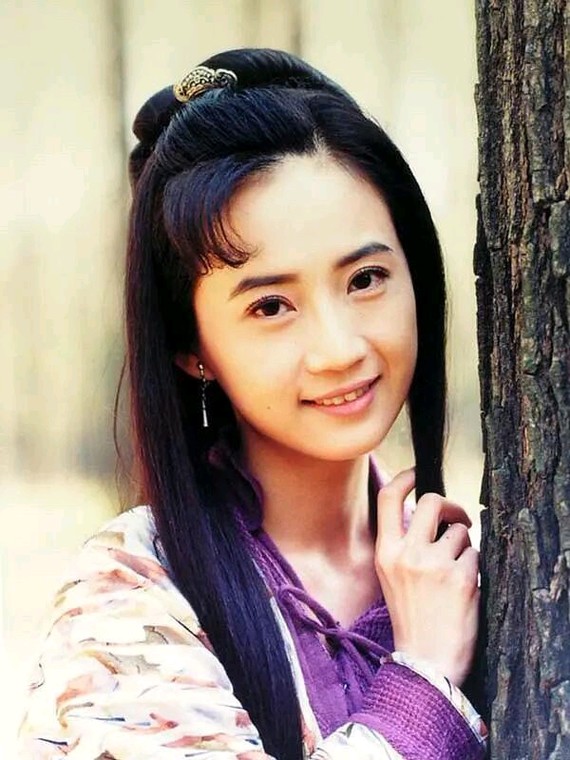 苏翠玉(1966年6月8日-),艺名桑妮,90年代在台湾爆红,90年代后期,她