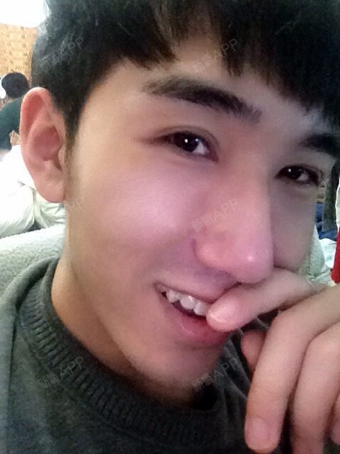 通过新氧消费方案查看切开双眼皮手术中度疼痛双眼皮