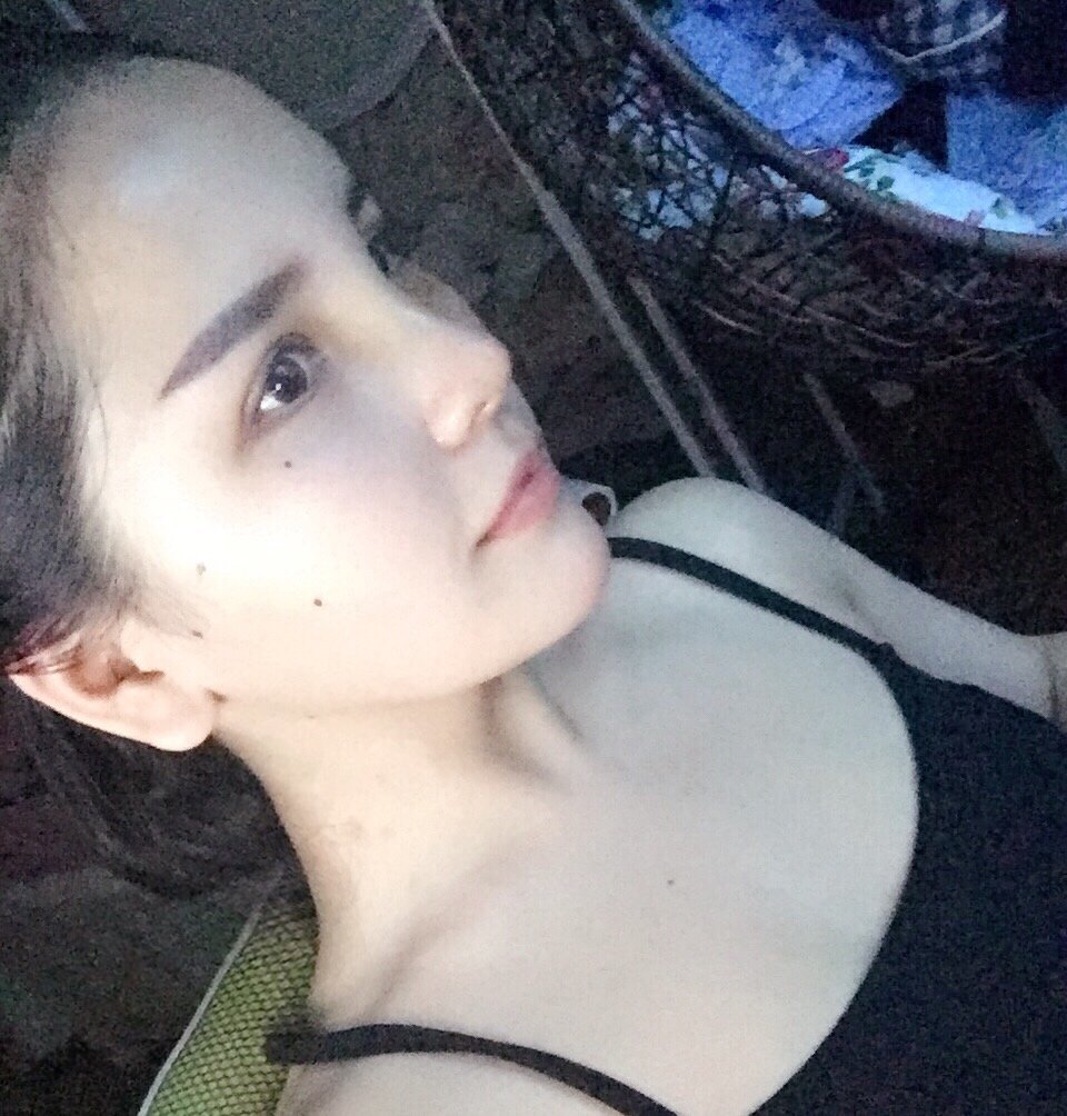 超心水这种又高又翘的混血华丽风小翘鼻,不过鼻子做了两次第三次修复