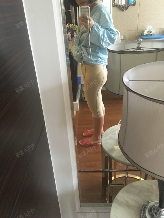 第一天看起来还好,包着尿不湿黏黏的,但是能自己把塑身裤穿上.