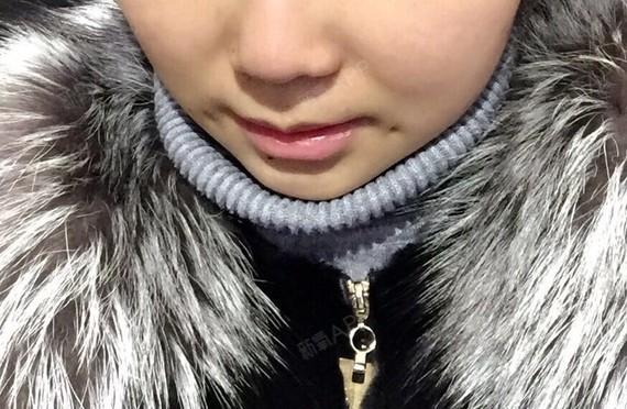 若有若无的梨涡很好看哦.笑的时候特好看.