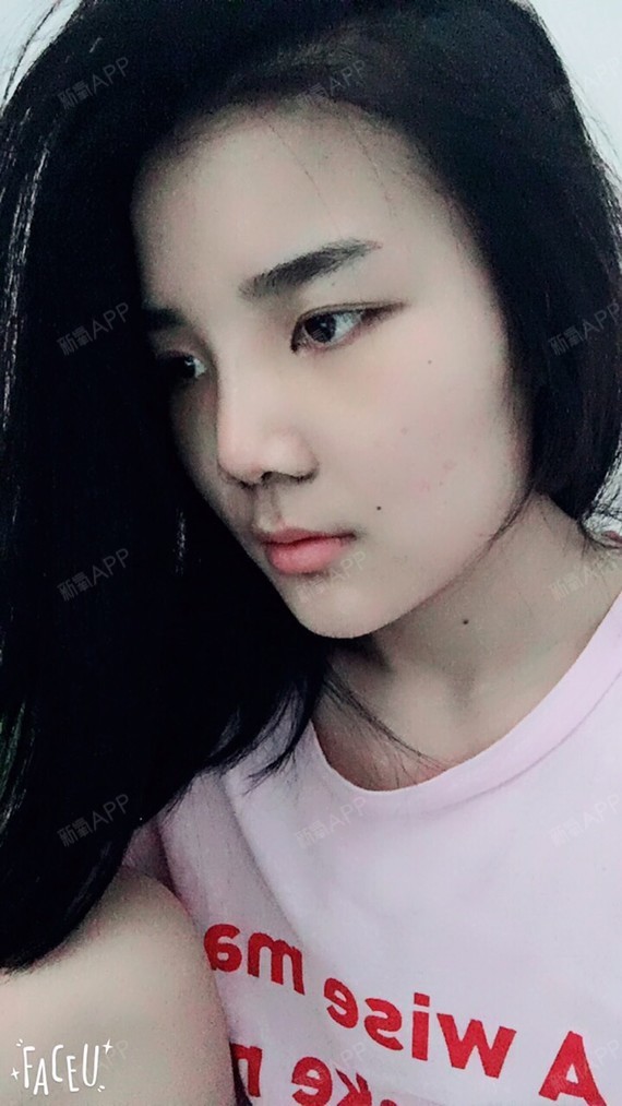 没有鼻尖所以正面看起来才会漏鼻孔.