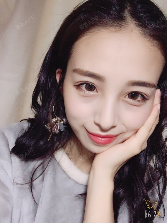 【什么是桃花眼】桃花眼一般都是开扇型的双眼皮.